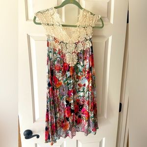UMGEE Lace sleeveless flowy top